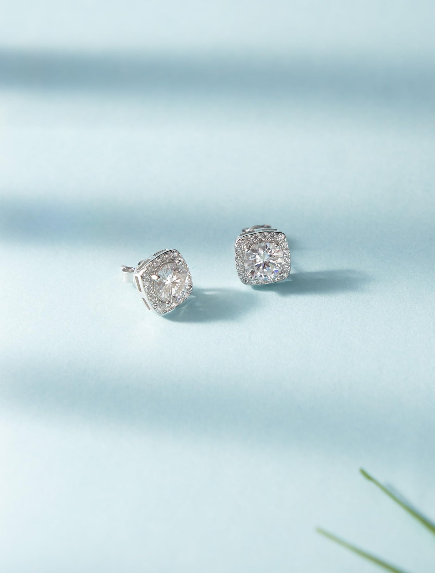 Moissanite Stud Earrings, VVSI Quality D Color Round Cut, Lab Created 925 Sterling Silver with 18K White Gold Plated, Double Halo Design – Idea Gift for Women Men