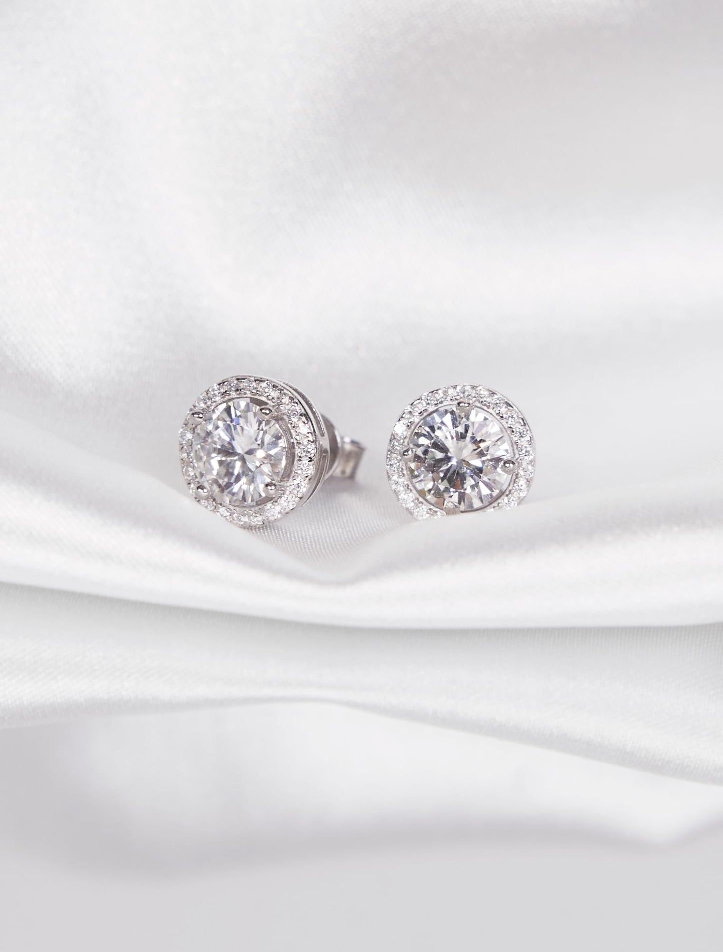 Moissanite Stud Earrings, VVSI Quality D Color Round Cut, Lab Created 925 Sterling Silver with 18K White Gold Plated, Double Halo Design – Idea Gift for Women Men